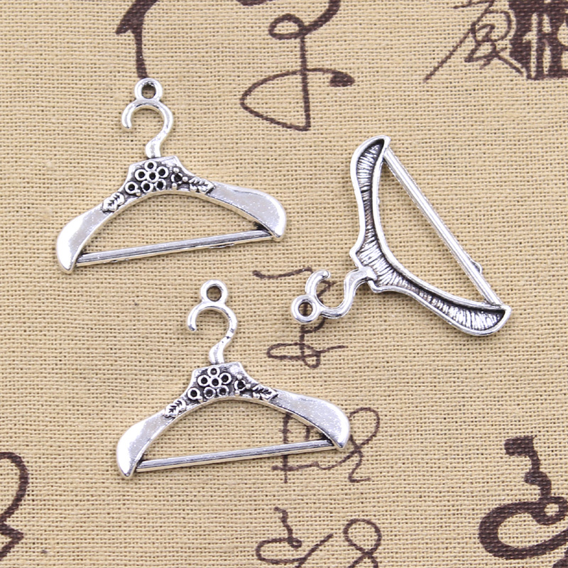 8 pçs encantos roupas suporte  - Jewelry Making Table avaliação e preço